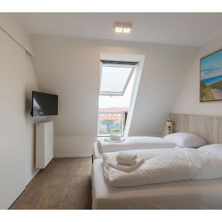 Luxurious Studio For 2 People A 1 Minute Walk From The Beach Of Zoutelande Exterior photo
